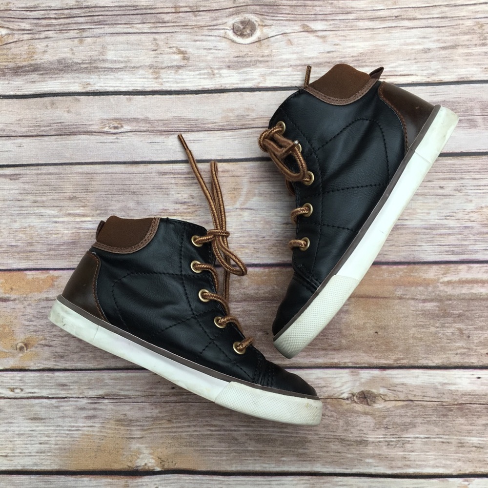 GAP Toddler Mid-Top Sneakers. Size 10.